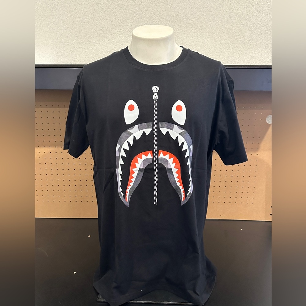 A BATHING APE® COSMIC CAMO SHARK‎ T-SHIRT